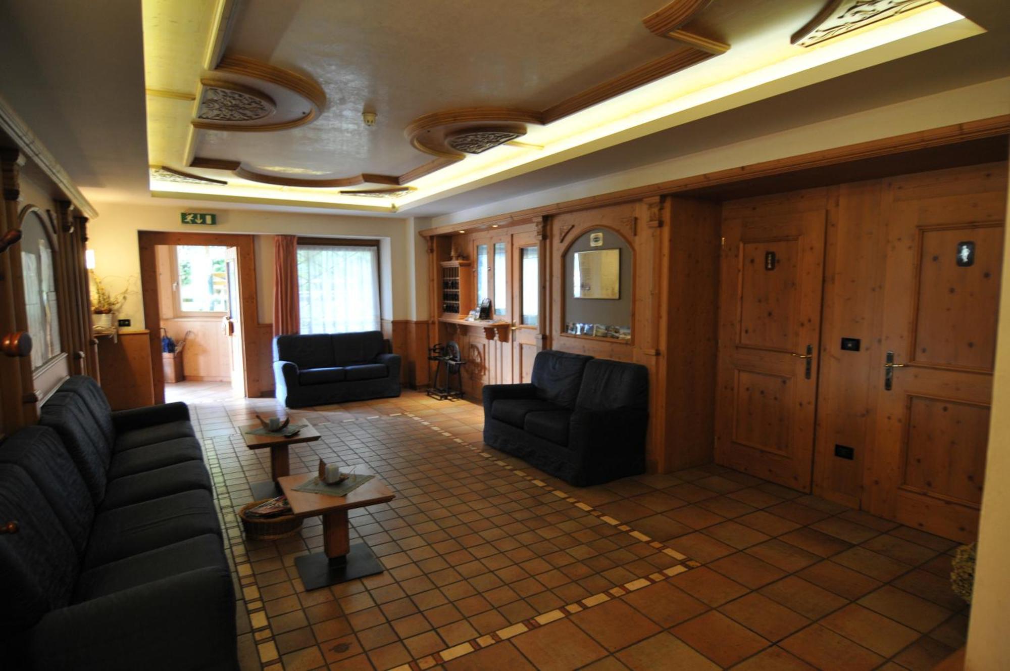 Al Pian Garni Hotel - B&B & Pizza Vattaro Exterior photo